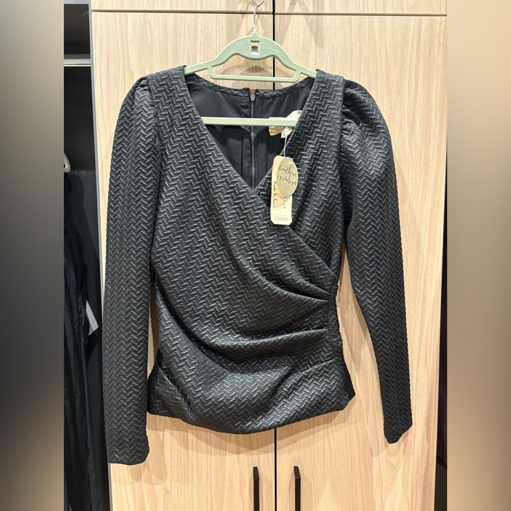 Nicole Miller Artelier blouse size small